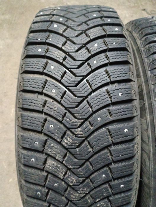 Шины Б/У зимняя 235/60 R18 MICHELIN 2шт.