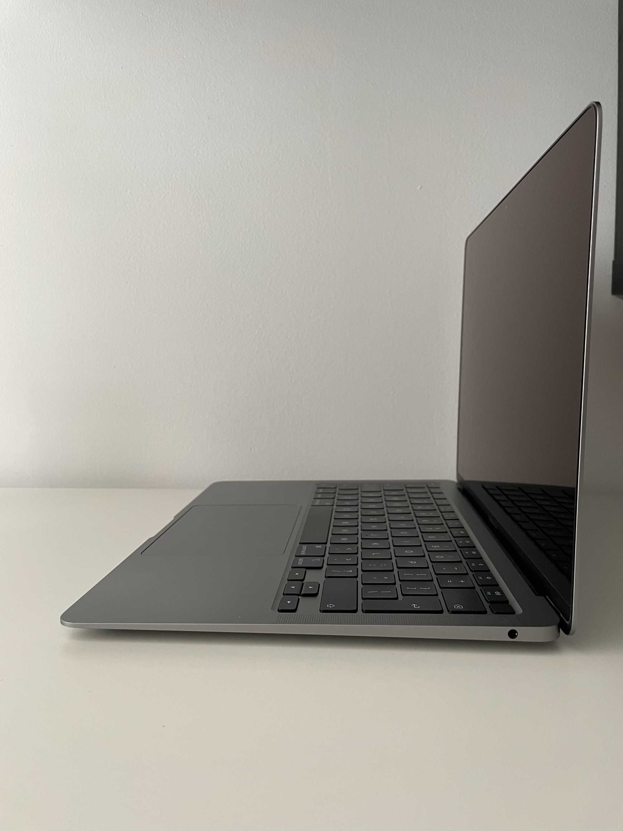 Apple MacBook Air 13” M1 8GB RAM / 256GB