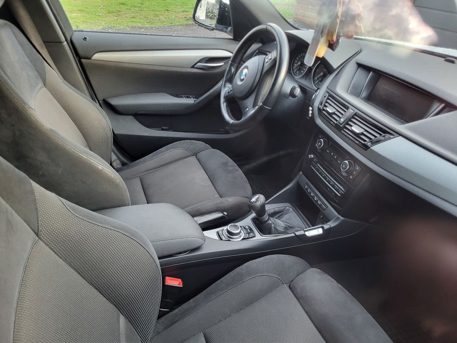 BMW X1 biała perła