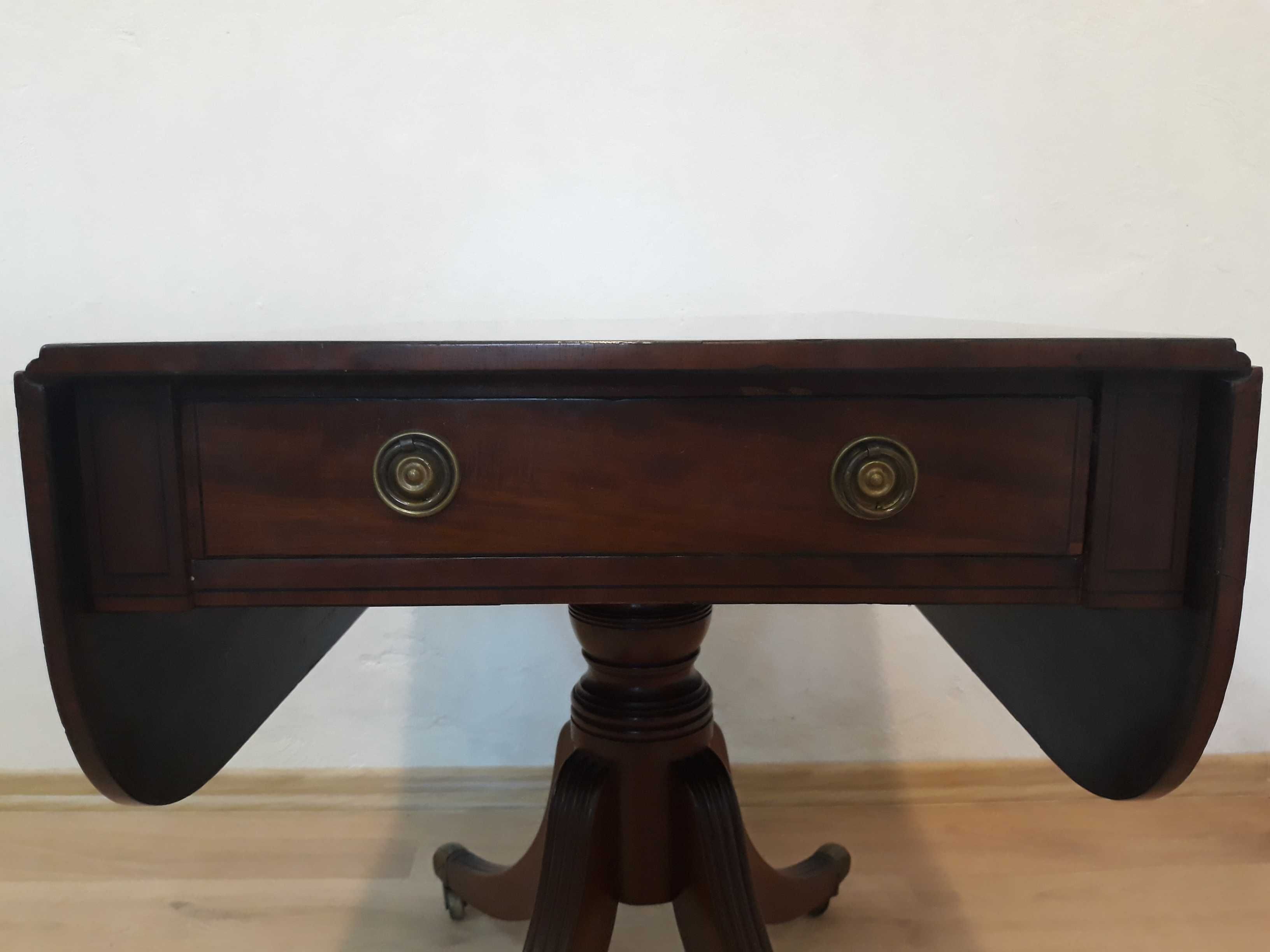 Zabytkowy stolik sofa table z rozkładanym blatem mosiężne nogi kółka
