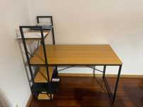 Secretaria com prateleiras