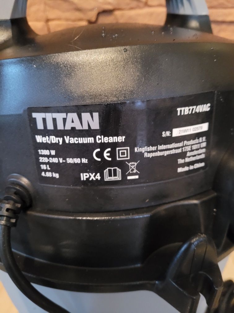 Odkurzacz przemysłowy Titan 1300 W