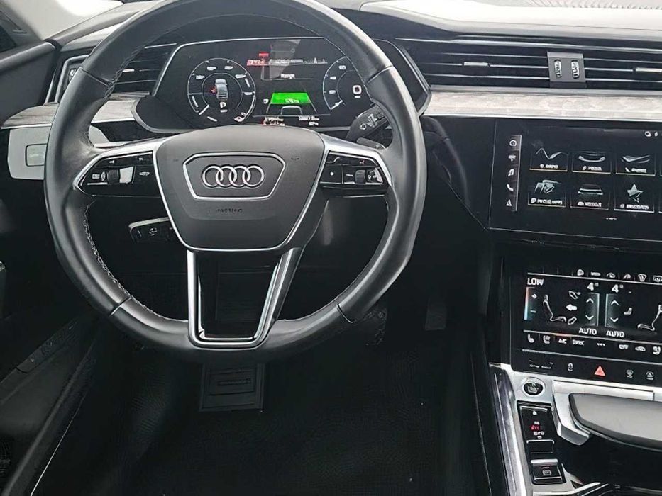 Audi e-tron Quattro S-Line      2022