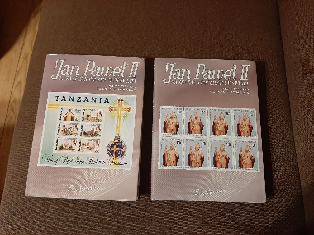 Jan Paweł II na znakach pocztowych świata tom 1 i 2