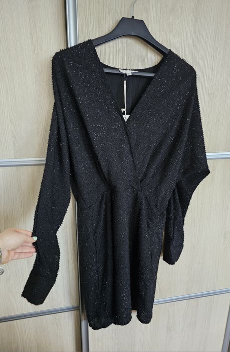 Czarna wieczorowa sylwestrowa sukienka Charlior  M/L Opis