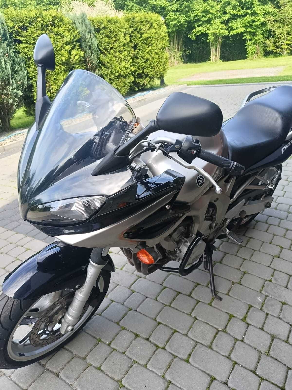 Motocykl Yamaha Fazer 2004