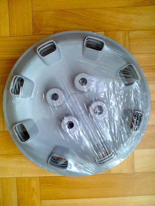 Nowe kołpaki części 12 cali do Fiata 126p