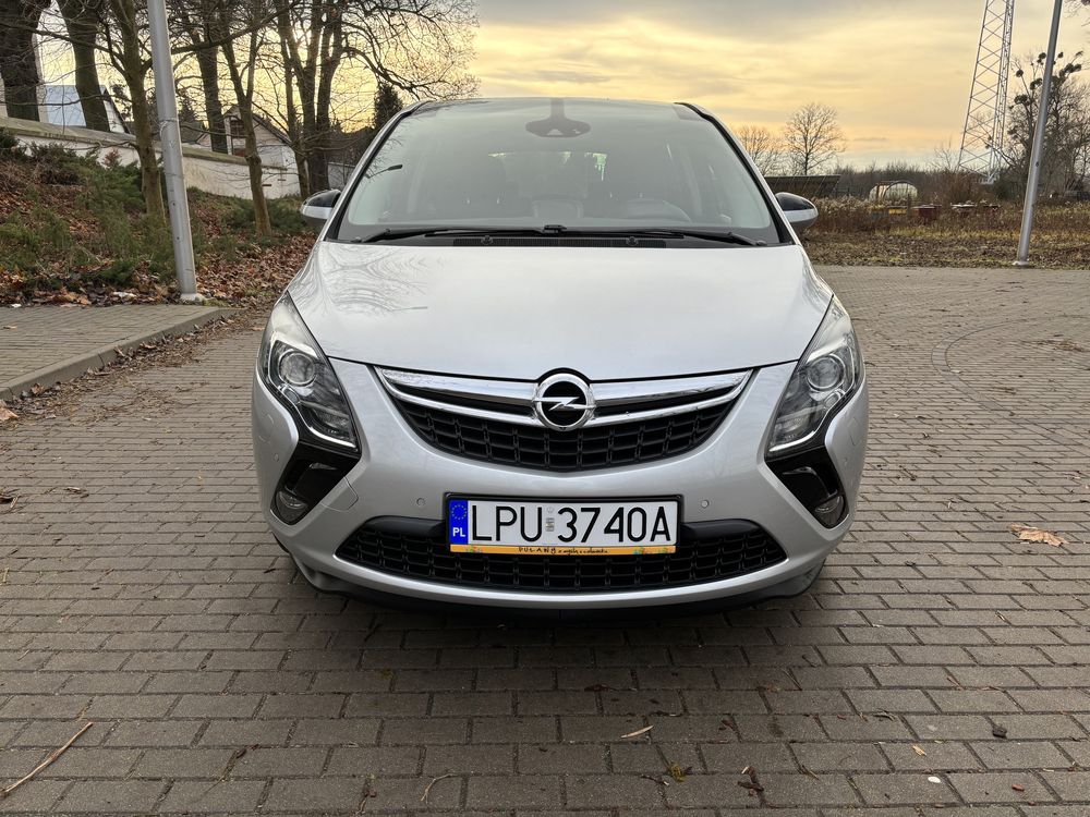 Opel Zafira Tourer 2012 rok