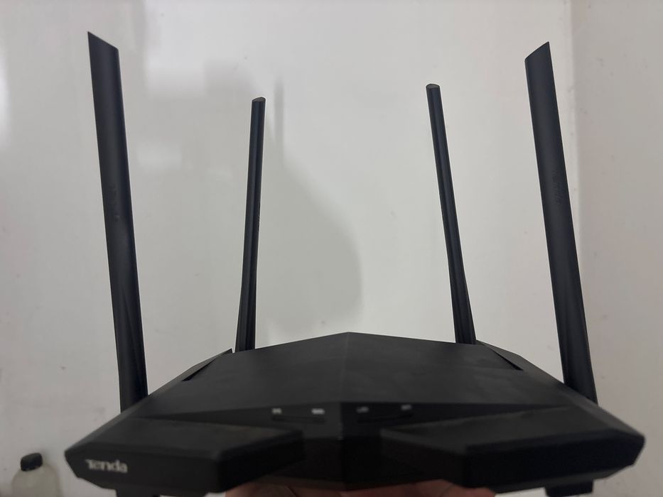 Продам роутер Tenda  AC1200