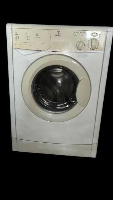 Máquina de Lavar Roupa Indesit