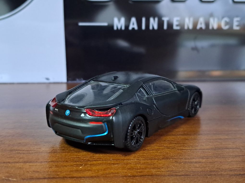 BMW i8 1:43 czarny mat