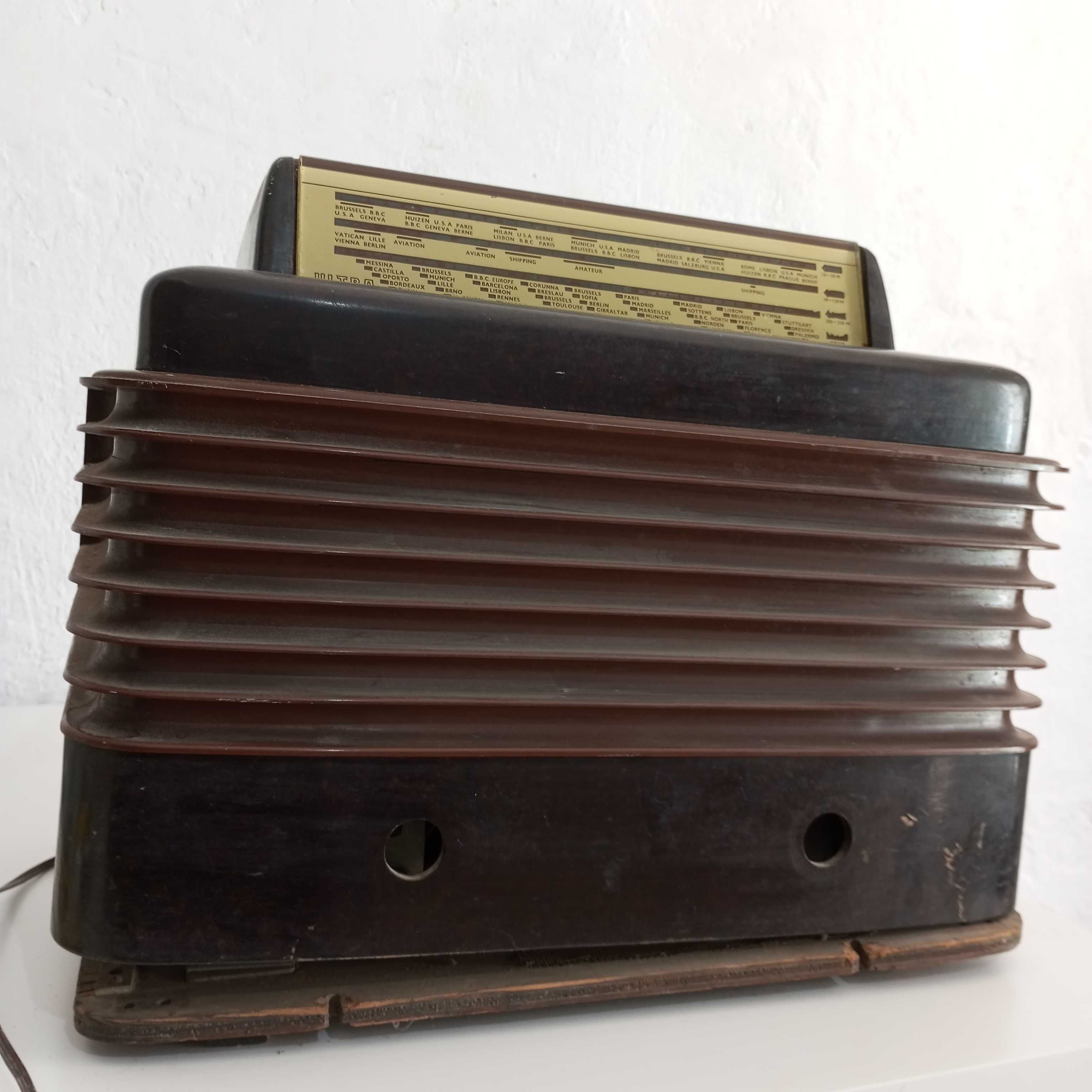 Rádio muito antigo