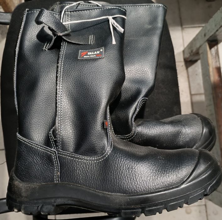 Чоботи зимові на хуторі Талан