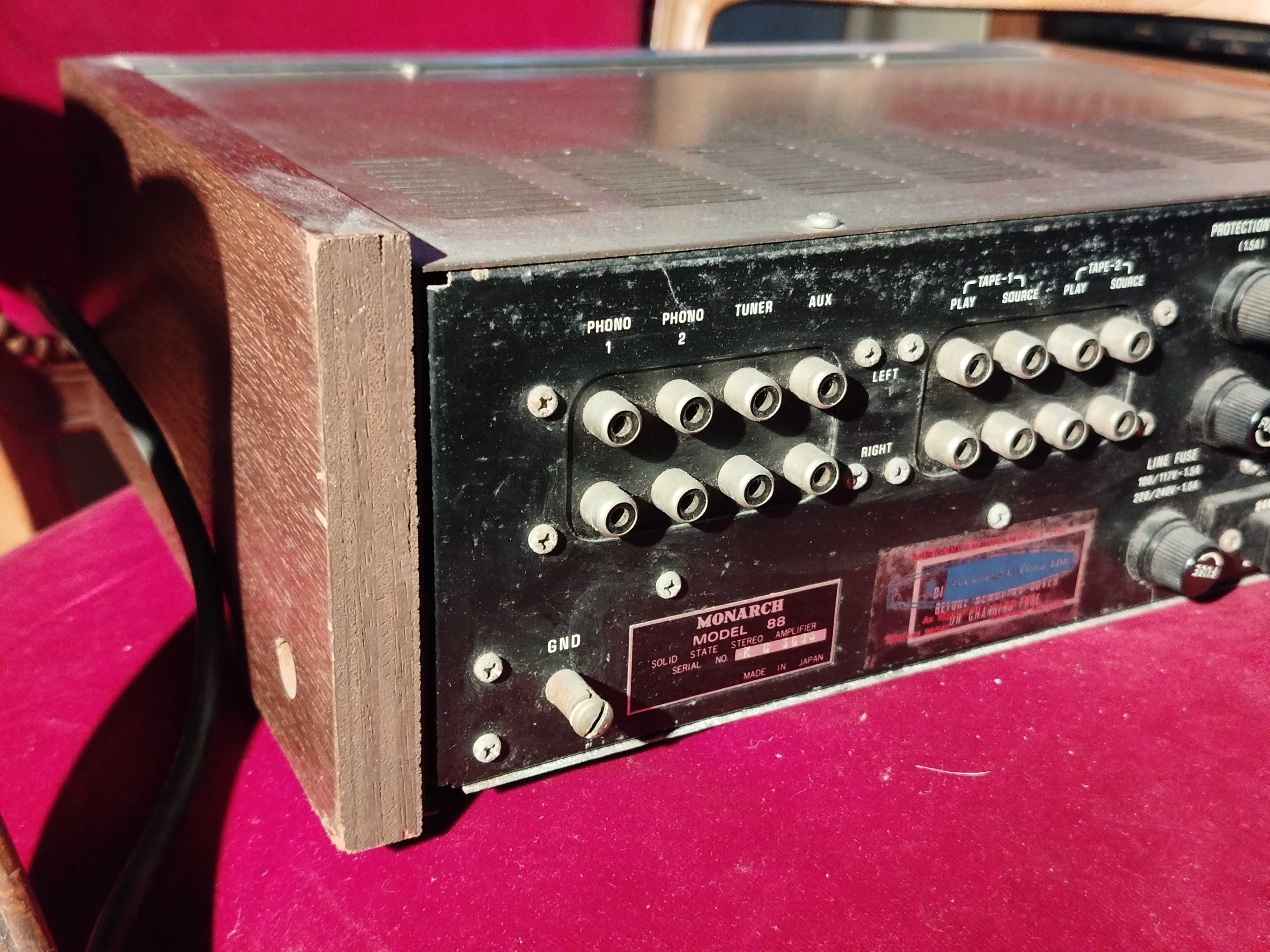 Amplificador stereo Monarch série 8 modelo 88 anos 60  made in Japão