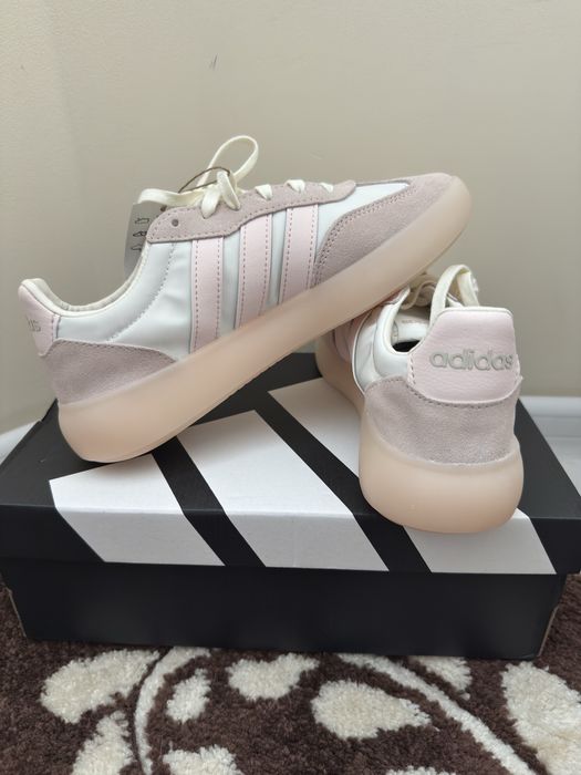 Жіночі кросівки Adidas Barreda Decode