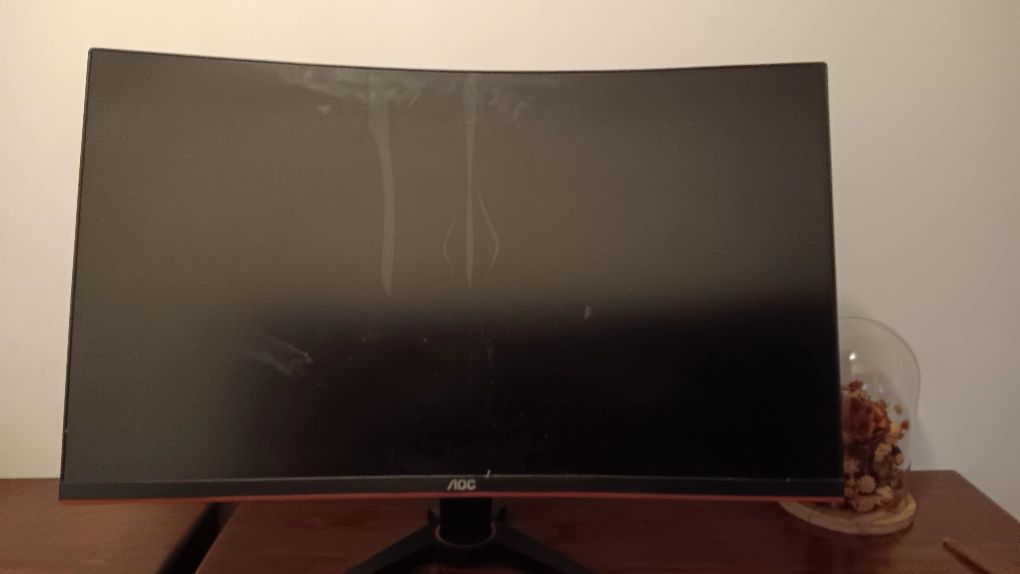 Monitor AOC com o ecrã partido