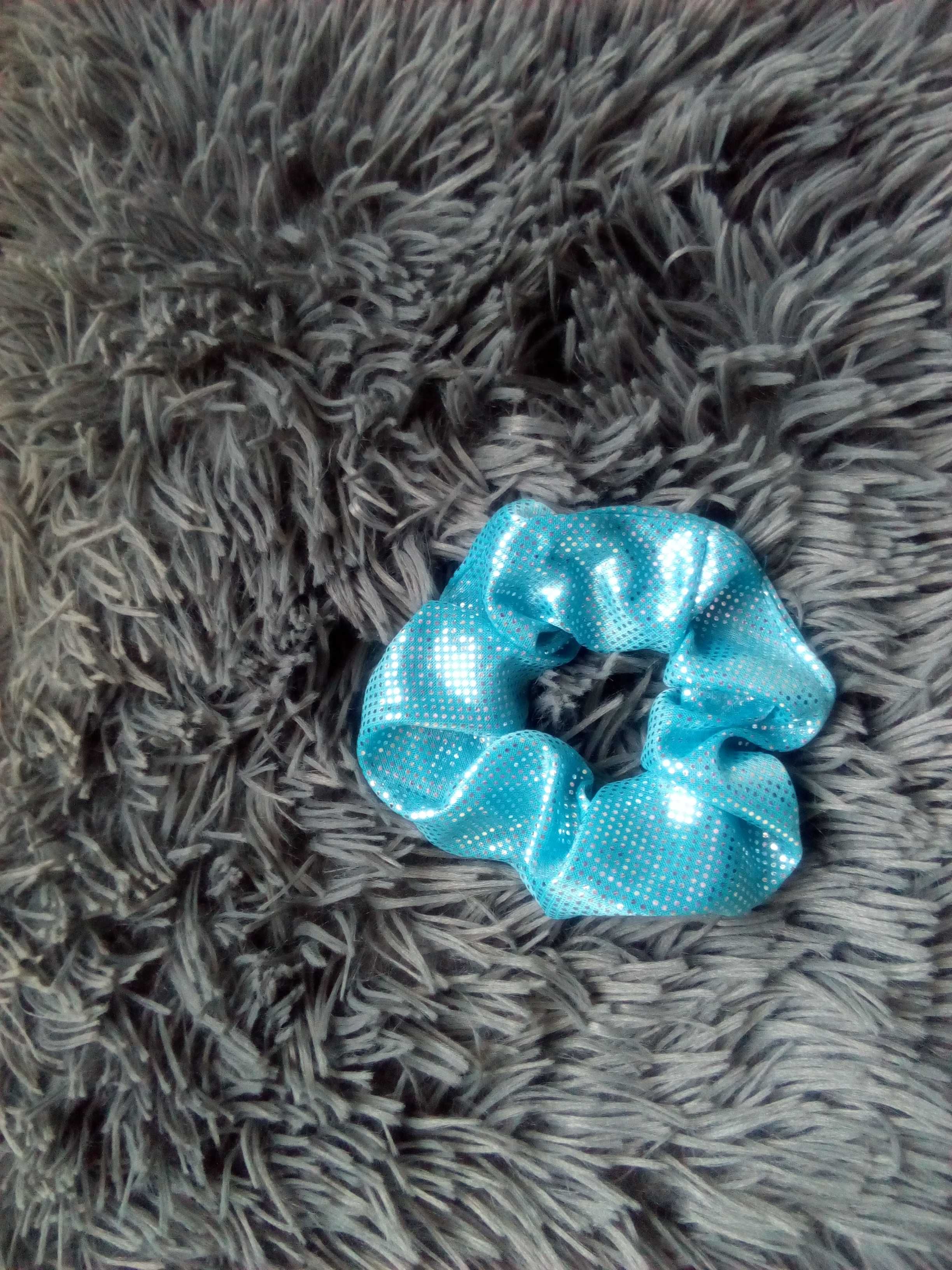 Połyskujące scrunchie do wlosów