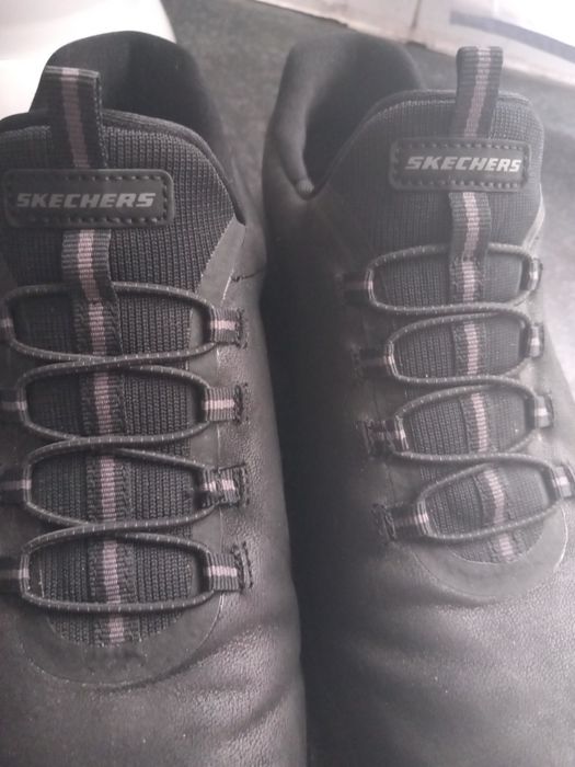 Tenis Skechers novas com caixa.
