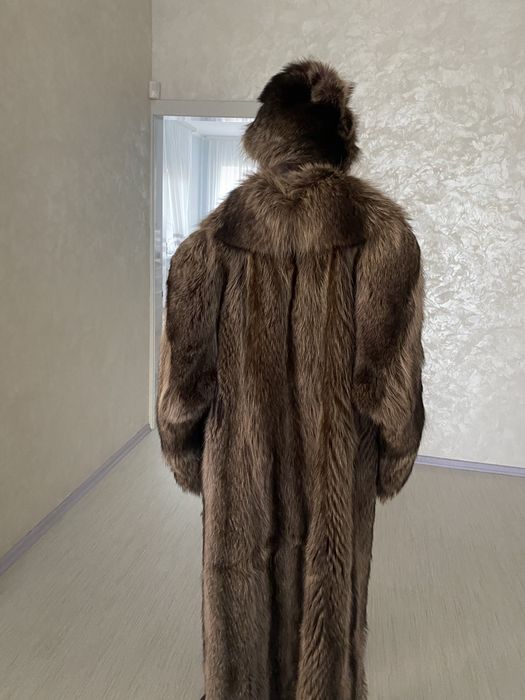 Продам шубу з хутра єнота