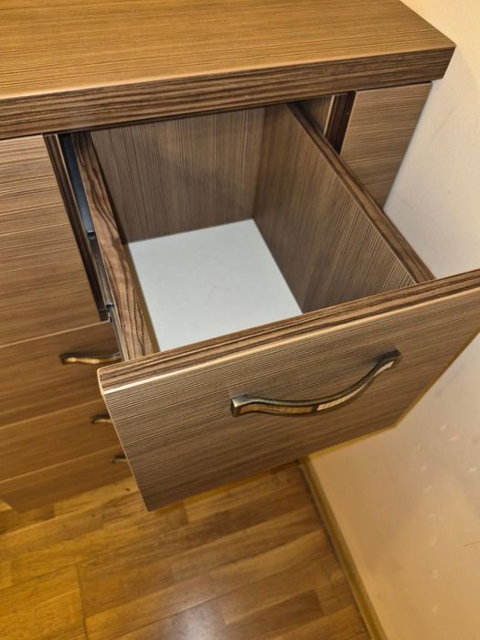 Меблі для спальні:  ліжко, комод, 2 тумби , дзеркало