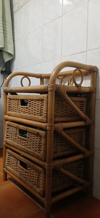 Cómoda de vime vintage
