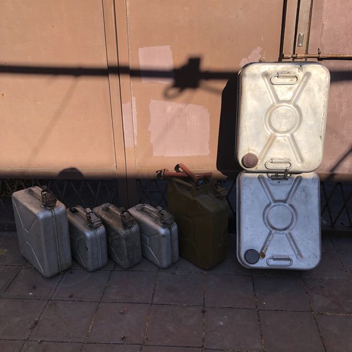 Канистры .5, 10, 20,40 лАлюминий , метал