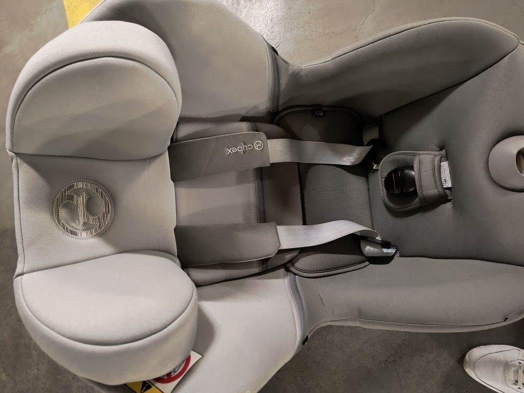 Obrotowy fotelik dla dziecka z bazą Cybex SX2, ISOFIX