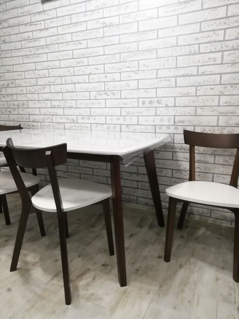 Продам стіл та 6 крісел