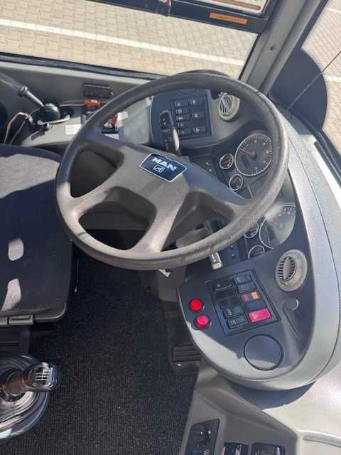 Sprzedam autobus MAN 60 miejsc siedzących + 12 stojących, bardzo dobry