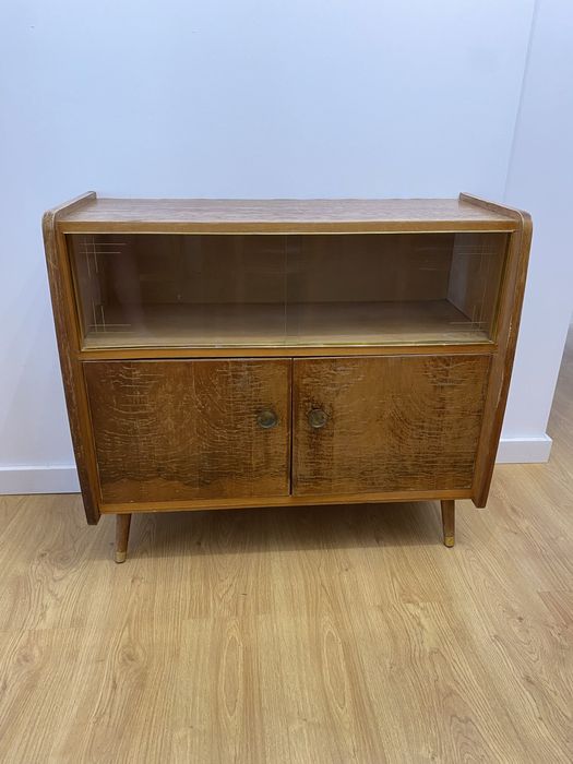 Drewniana szafka w stylu PRL