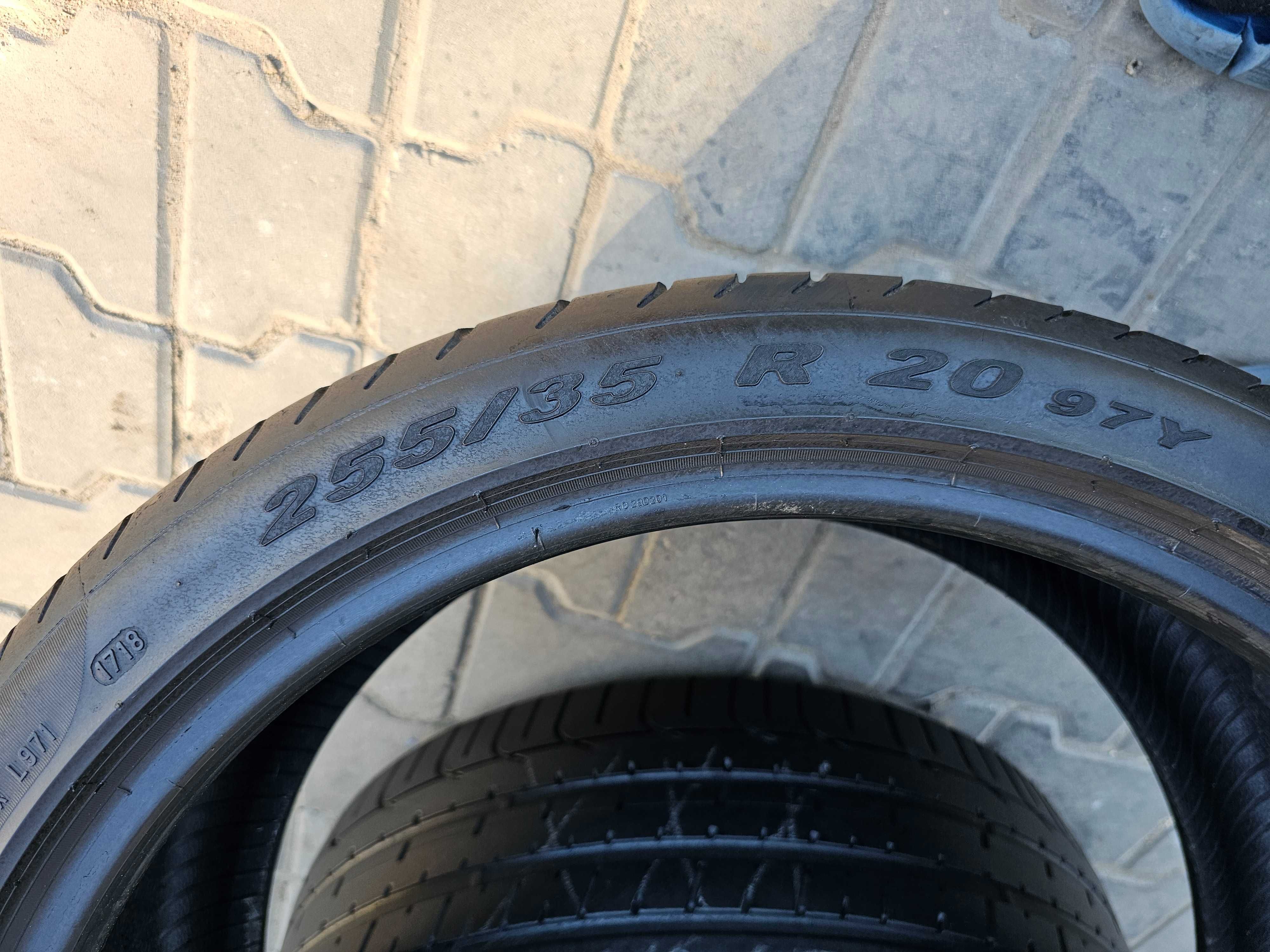 Lato Pirelli 255/35 R20