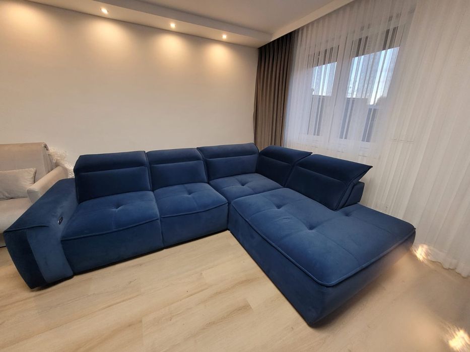 Narożnik z elektrycznie wysowanym siedziskiem