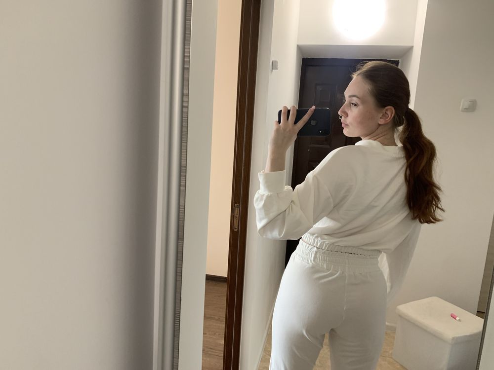 Білий костюм жіночий