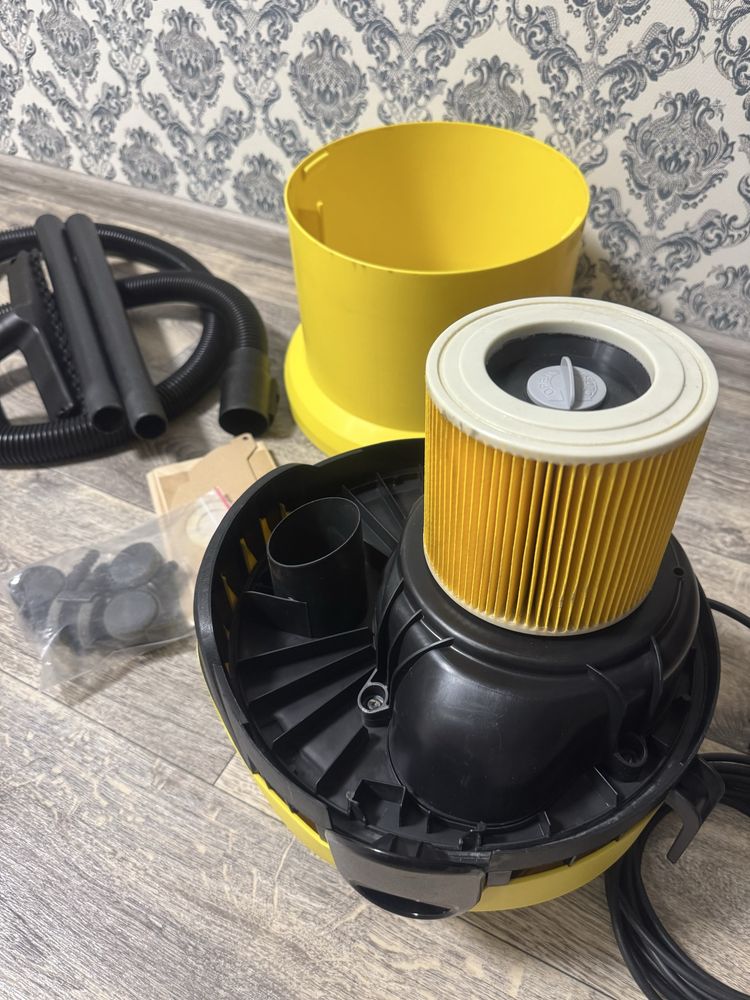 Продам пилосмок, пылесос, порохотяг Karcher WD-2.