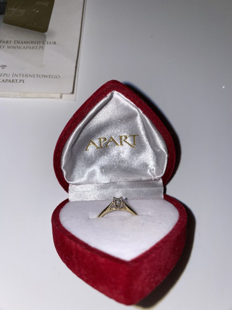 Złoty (pr.585) pierścionek z diamentem Apart rozmiar 13