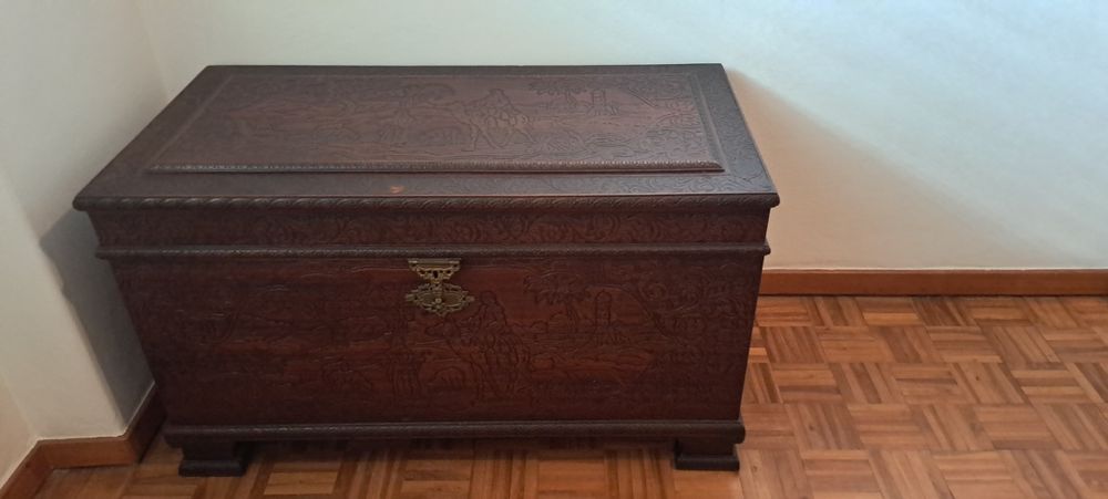 Arca para enxoval em madeira