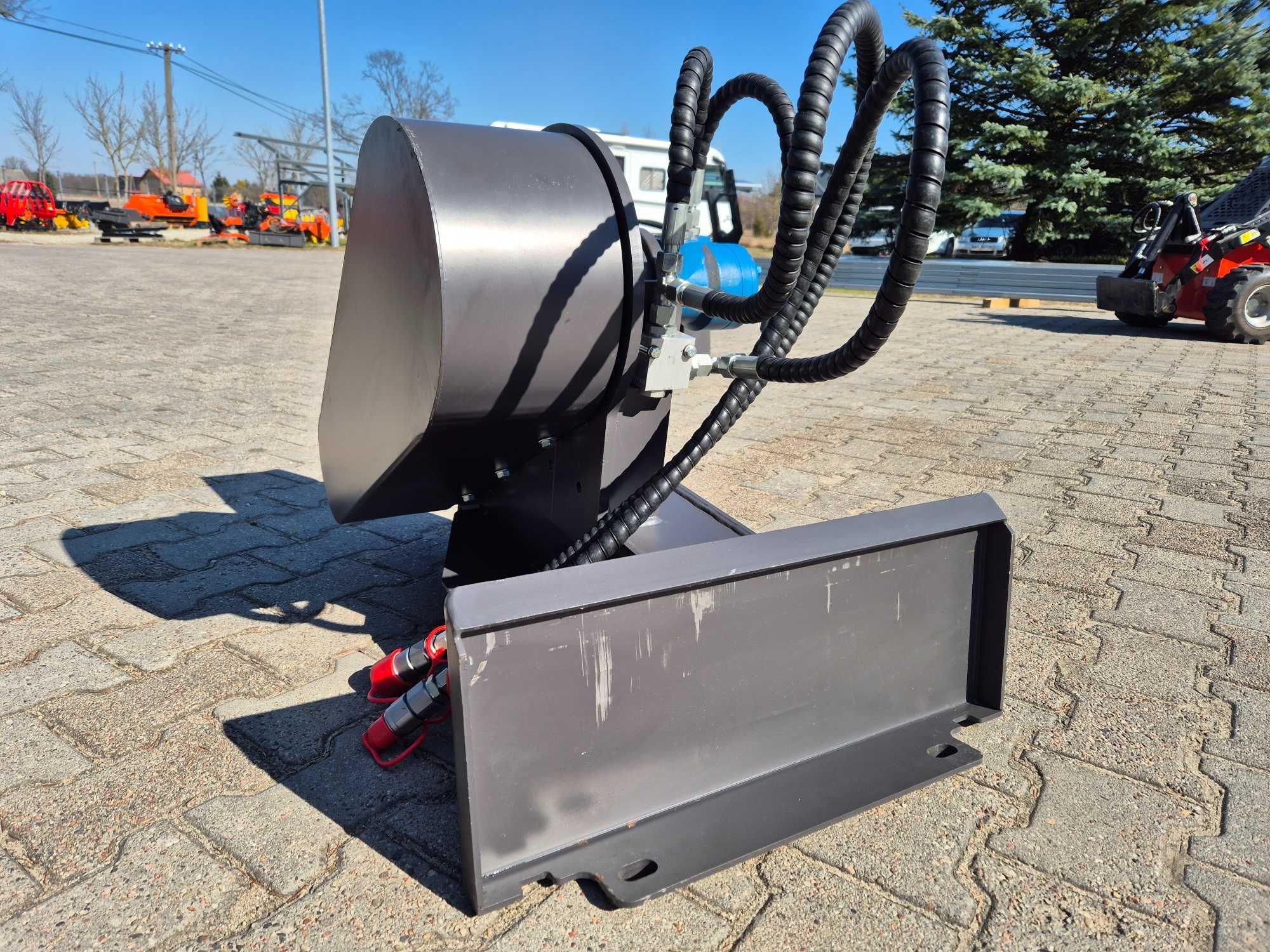 Frezarka hydrauliczna do pni, karczownik do mini-koparki lub skidsteer