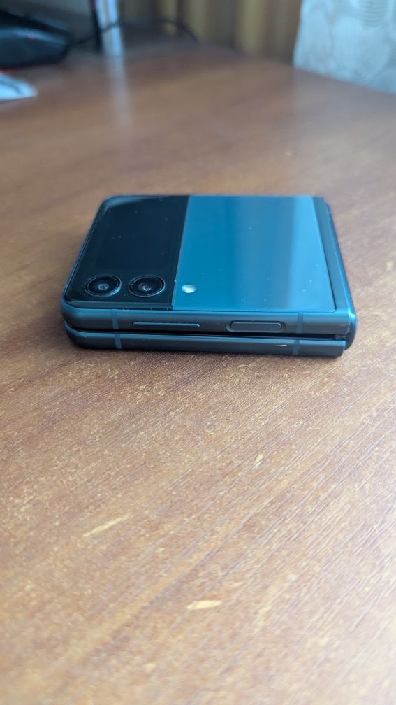Samsung Galaxy Z flip3 5g