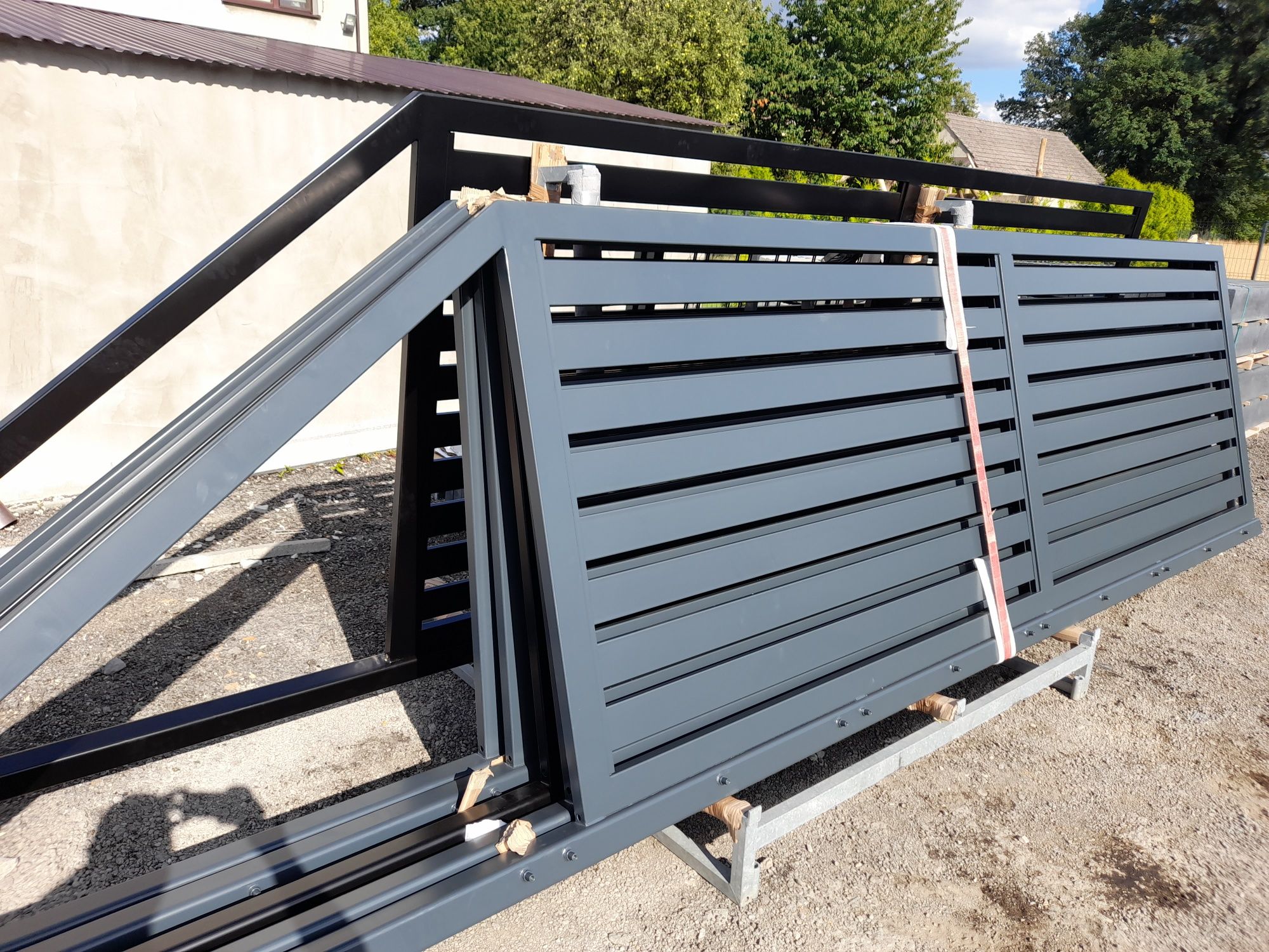 Brama przesuwna palisadowa panelowa