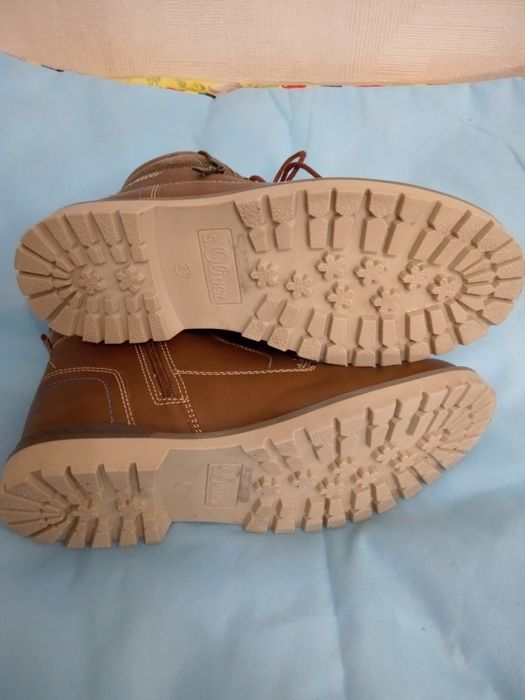 Ботинки на 43 размер , новые,бренд,качество!