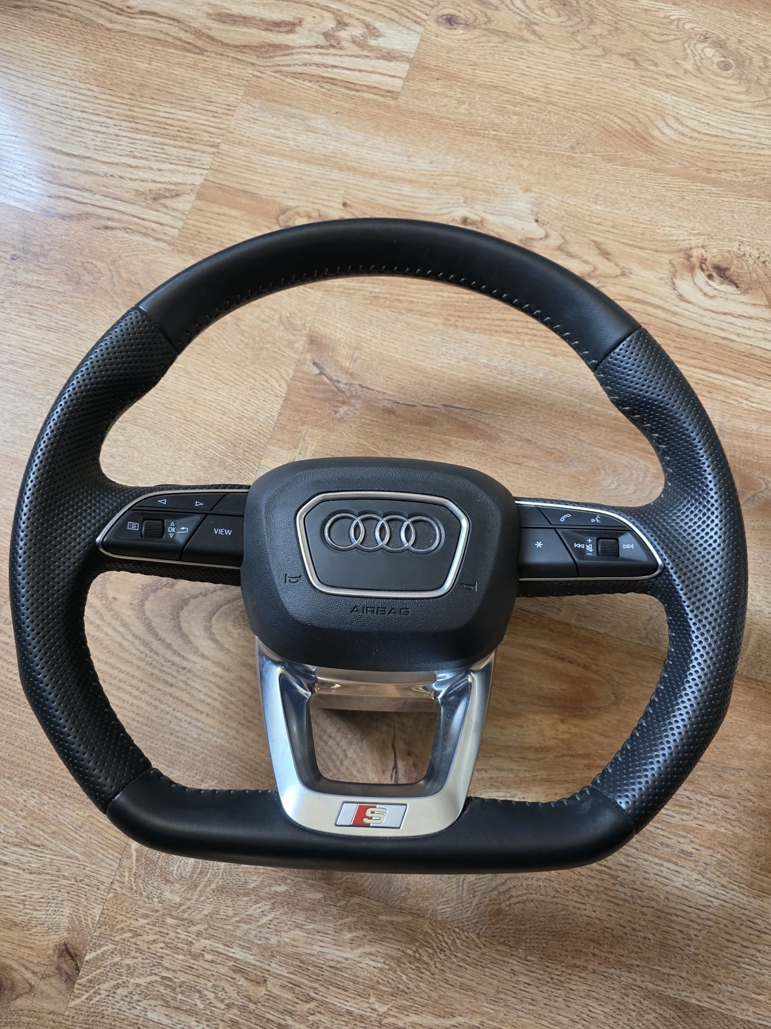 Kierownica Audi Q3 święta z łopatkami