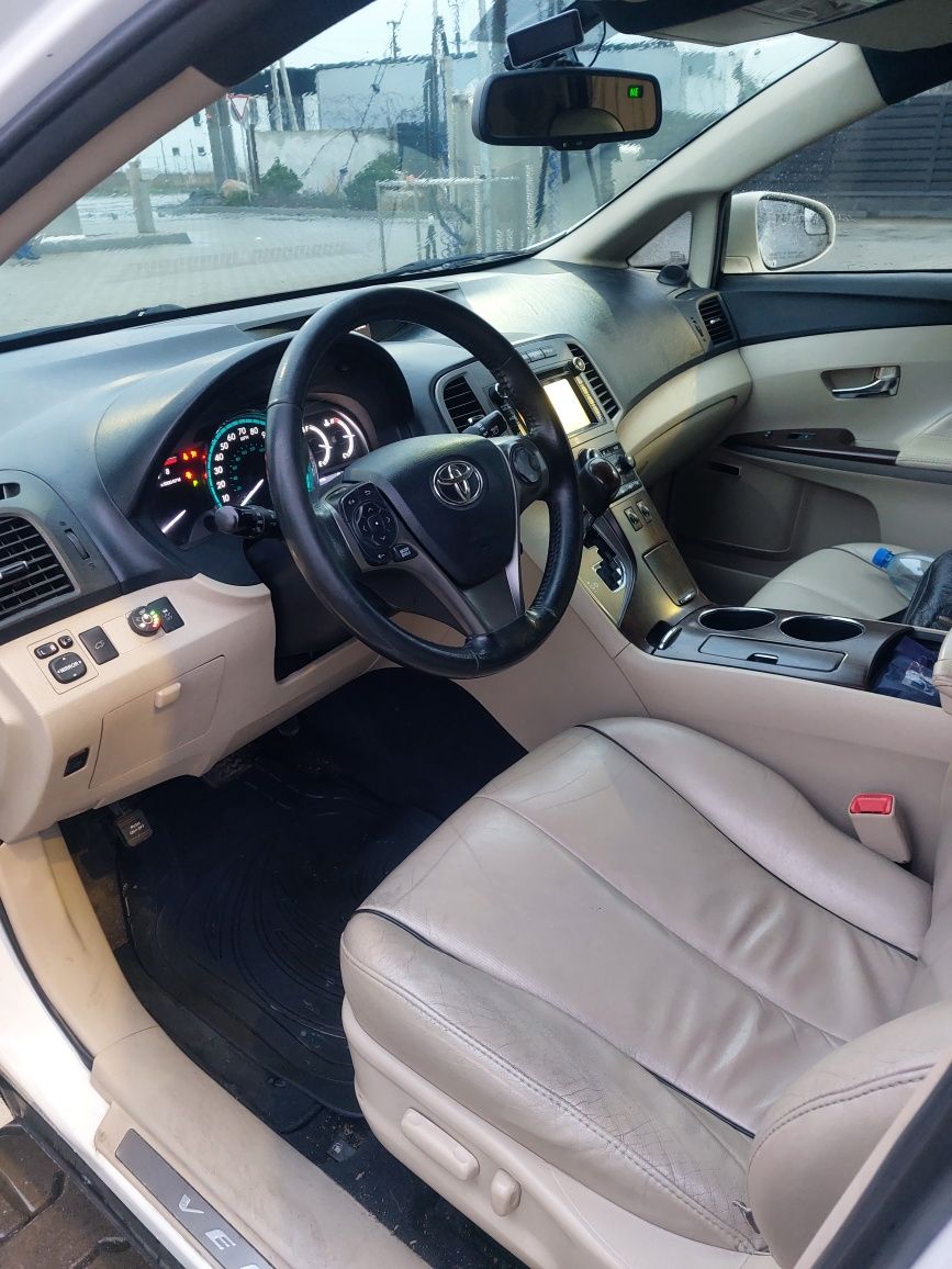 Продам авто Toyota Venza AWD XLE 2013