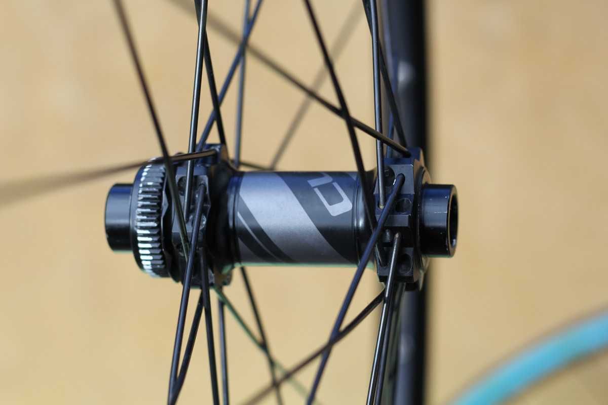 Колеса переднє 27,5: DT Swiss CSW AM 2.7 650B 15x100, BONTRAGER Race