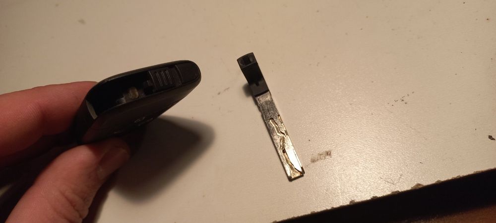 Ключ Vw Tiguan 18-24 на 5 кнопок оригінал