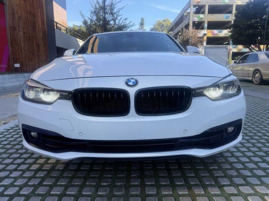 BMW 3 Series 330i      2019