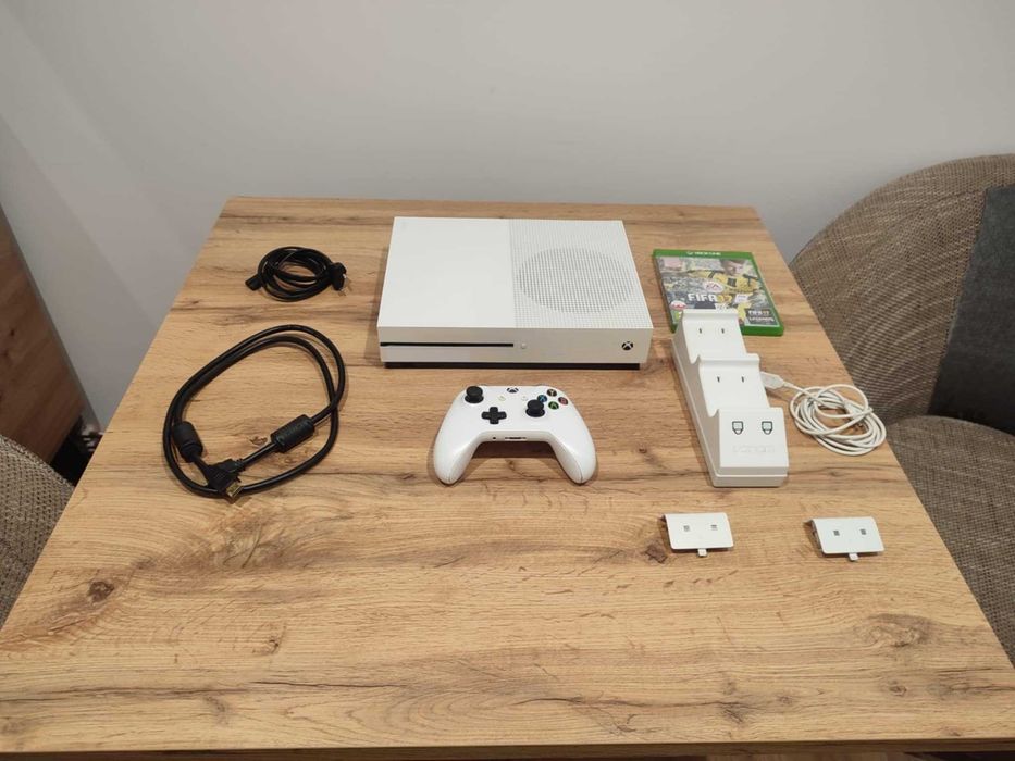 Okazja! Xbox one S 500GB + pad i sporo gier!! Super Stan! Gwarancja!