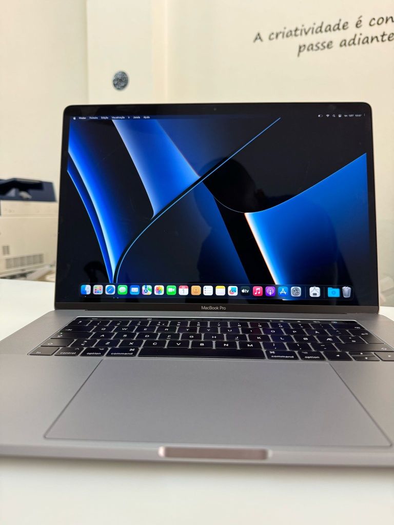 Portátil MacBook pro 2017 
Processador