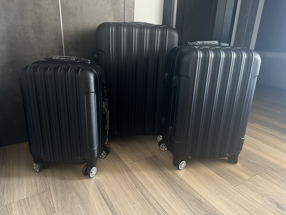 Nowy Zestaw trzech walizek