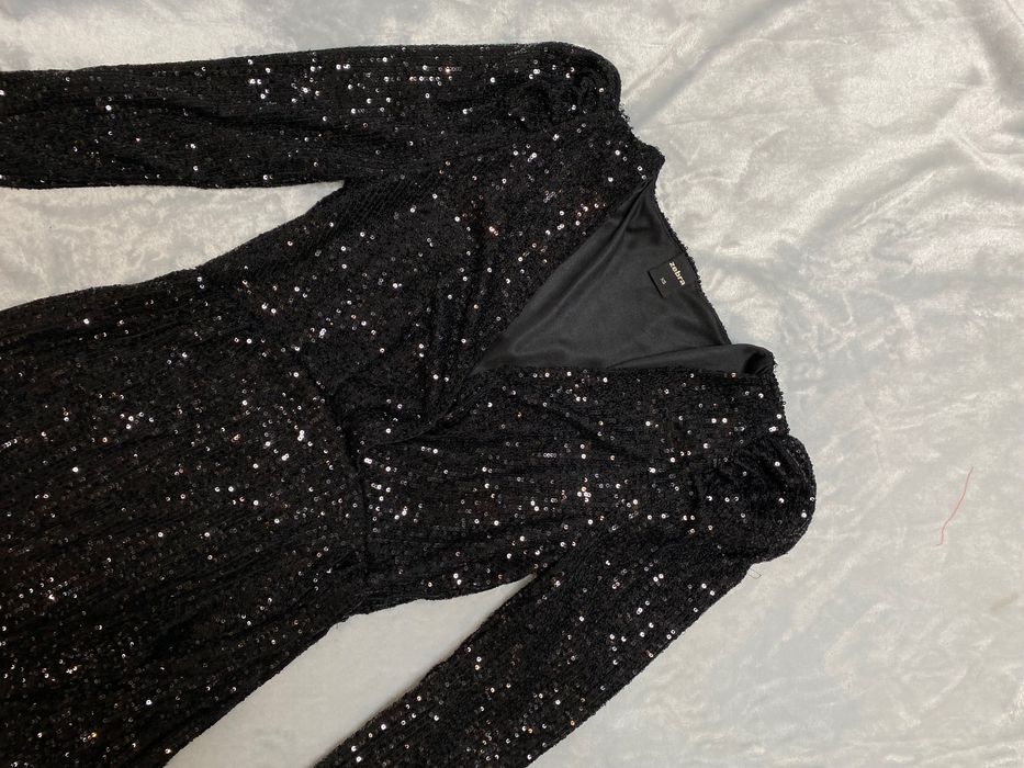 Стильна сукня з паєтками