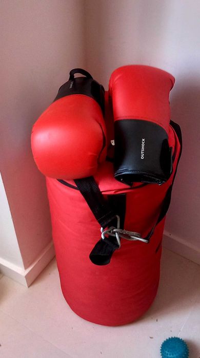 Saco de pancadas mais luvas